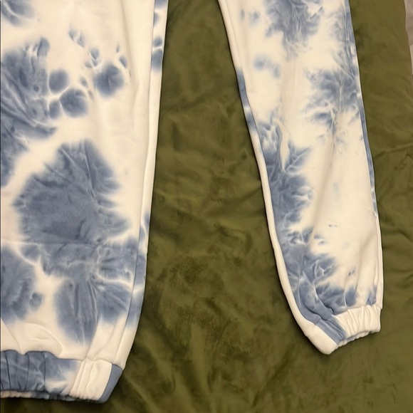 Comfrt Minimalist Tye Dye Set in Wave Brand NEW size XS! Offers Welcome! - Picture 10 of 16